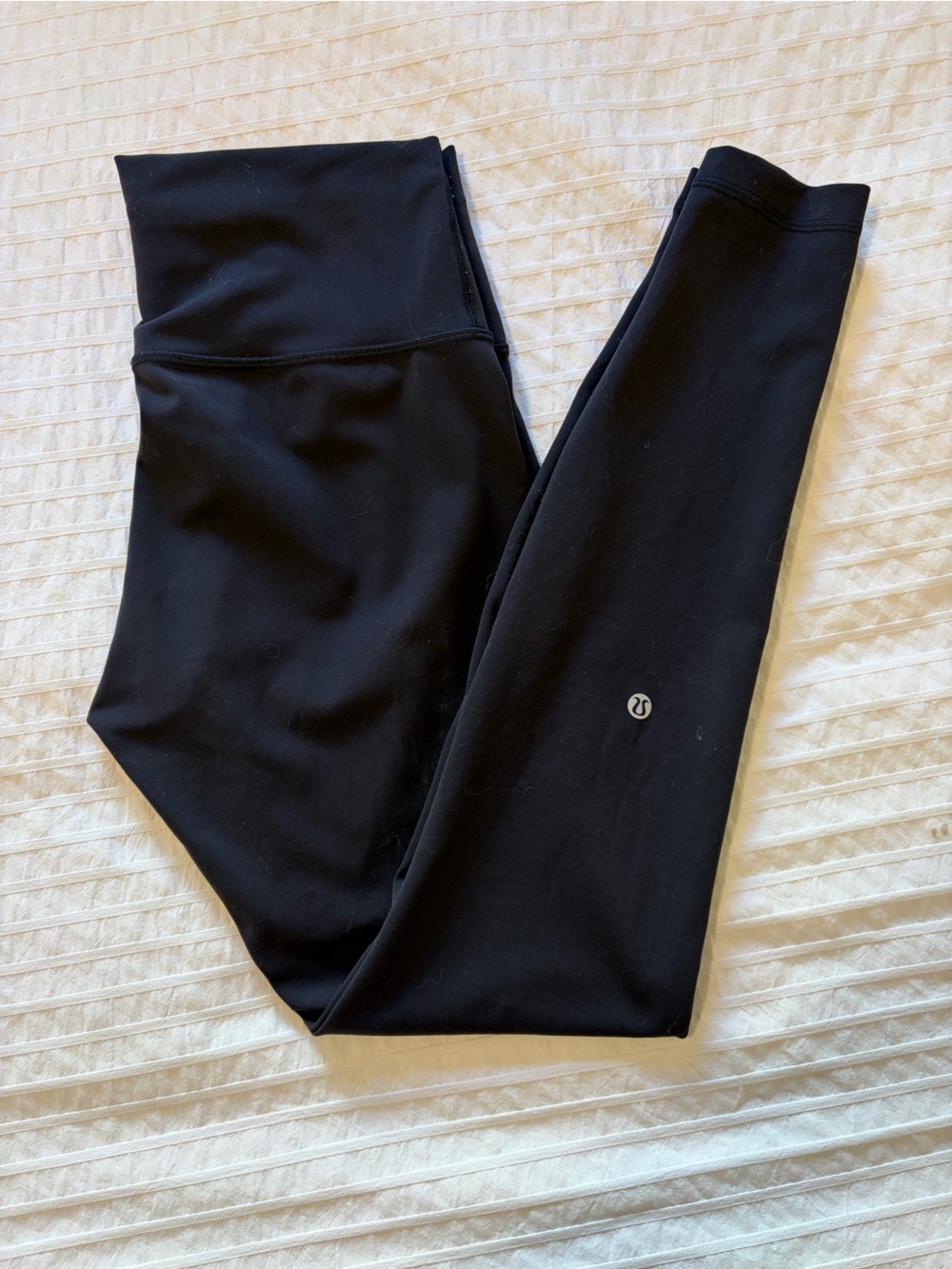 LULULEMON- black Wunder Train High-Rise
Tights (28" inseam) in Size 10.